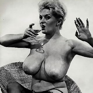 Paula Page the Pinup Queen of the Burlesque and the Owner of the Biggest Bust in 1950 is Exposing He