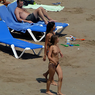 Amateur Girls Caught Naked on Naturist Beaches Watch Nude Chicks Spread Their Legs and Touch Their C