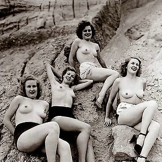 Hot Collection Of Group Naked Female Photos From The 40's