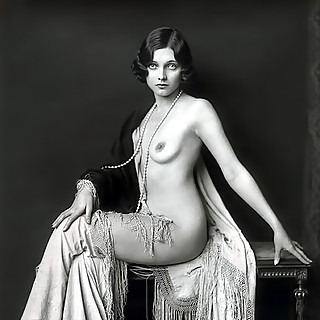 Antique Natural Women Shining Their Sexuality in Genuine Vintage Erotica Photos Shot in 1920's Banne