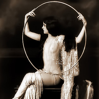 Antique Natural Women Shining Their Sexuality in Genuine Vintage Erotica Photos Shot in 1920's Banne