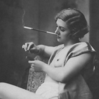 Vintage Black & White Photos Displaying Naked Women From 1920 Year