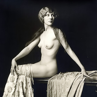 Women That Made the First Steps in the History of Porn - Vintage Photos of 1900s Featuring Hottest N