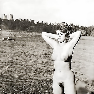 Very Rare Naturist Photos of Nude Hairy Women in 1950-1960 Expose Their Naked Bodies and Review Each