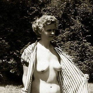 Highly Erotic Black And White Antique Photos From VintageCuties.com