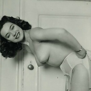 Naked Pinup Girls From The Golden Vintage Erotica Collection