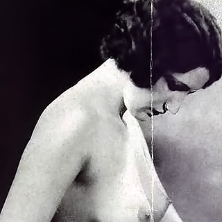 Rare Vintage Photos of Nude Women from 1920s and 1930s Exposing Their Breasts and Pussies on Stage
