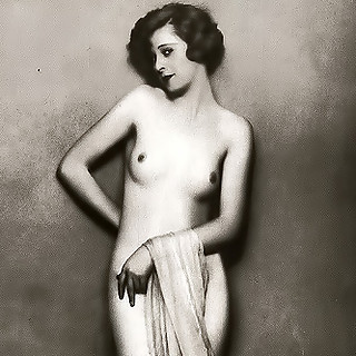 Erotic and Explicit Vintage Photos from Early 20 Century Exposing Sweet Leg Spreading and Naked Posi