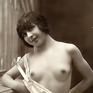 Erotic Beauties in Old Time Vintage Pics with a Scandalous Amount of Flesh Exposed for Art