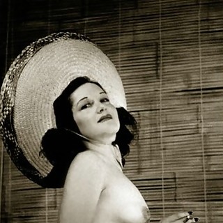 Horny Hot Vintage Posing Session From The Forties