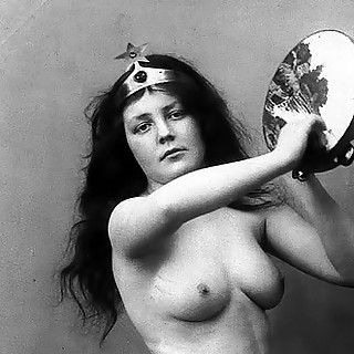 Rare Vintage Photos of 1900's with Full Female Frontal Nudity You Can Witness Hairy Pussies and Perk