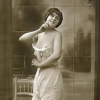 Antique Women of the Past in These Porn and Vintage Erotica Photos of 1900-1920 with Innocent Nude W