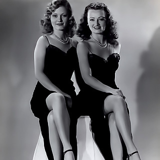 Very Hot 50's Ladies Fully Naked In Vintage Pics From The Times When It Was Forbidden