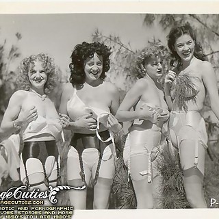 Vintage Photos Of Naked Women From 1940 With Up To Five Persons In A Photo