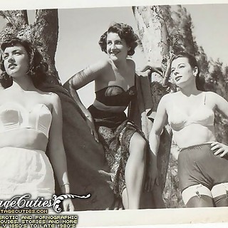 Vintage Photos Of Naked Women From 1940 With Up To Five Persons In A Photo