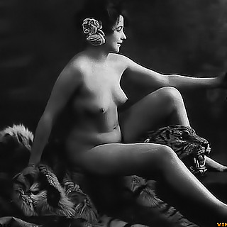 Very Old Erotic Vintage Postcards From France Displaying Fully Naked Women