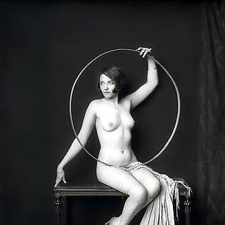 Hot Vintage Photos of 1900s Featuring Young Naked Girls Who Refused To Had Sex on Camera with the Un