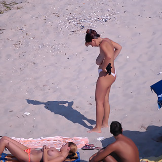 This Naturist Couple is Doing a Shameless Anal Fucking on a Nude Beach where other People Doesn't Mi