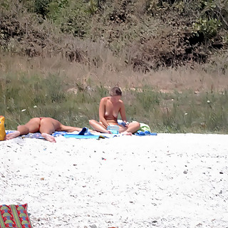 Get the Pleasure of Seeing Nude Naturist Girls Exposing Their Tanned Bare Bodies and even Spreading 