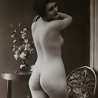 Full Naked French Prostitutes with a Make-up of Sexy Erotic Girls in the Rare Vintage Post Cards fro