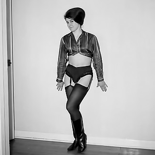 A New Collection of Old Vintage Leg Fetish Photos from 1960s Featuring the Leggy Brunettes with Nylo